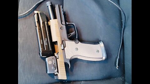 🇺🇸 🔥 USA on Fire: In Minneapolis, ICE agents shot a man