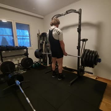 Deadlift with bands 250kg