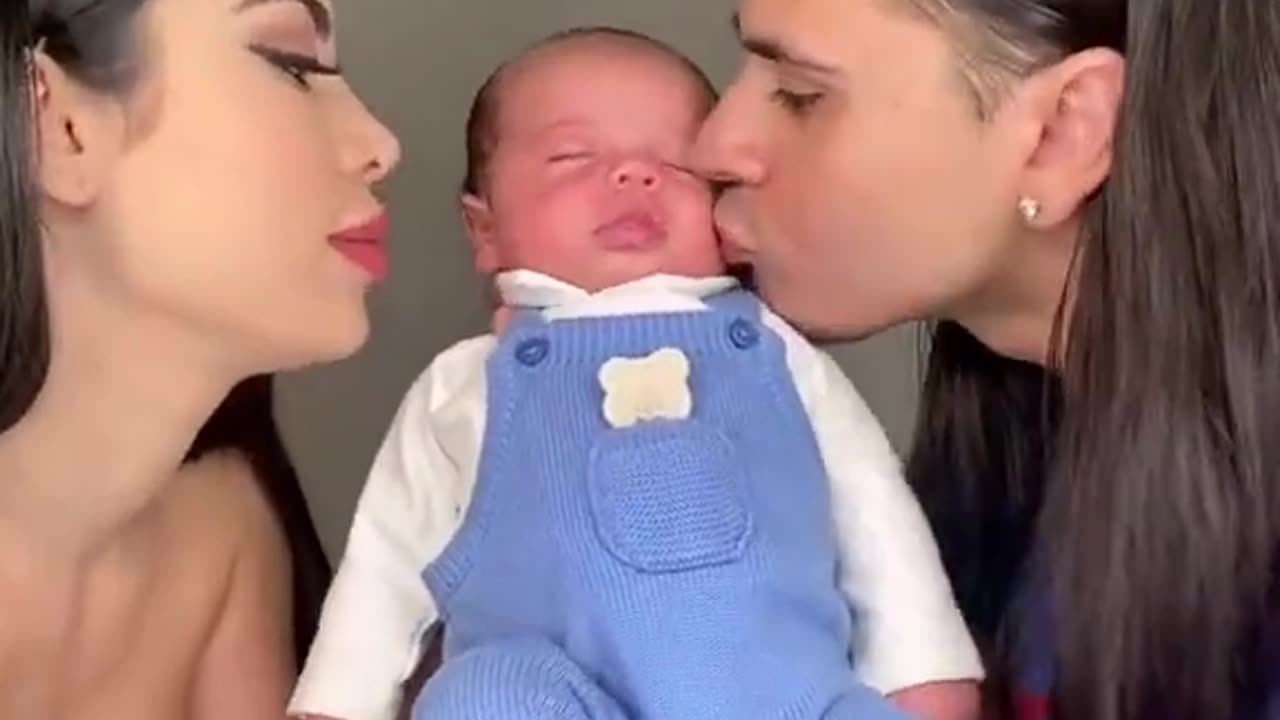 woke our baby up for feeding time๐๐