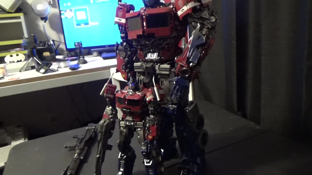 ThreeZero Premium Optimus Prime pt3