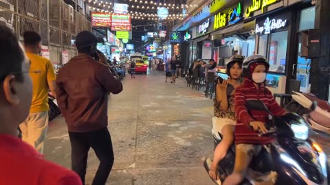THAILAND PHUKET NIGHTLIFE 🇹🇭 UNCENSORED ｜ Bangla road phuket walk