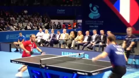 Różnica między moralnością piłkarza nożnego a tenisisty stołowego. Simon Gauzy - Ovidiu Ionescu