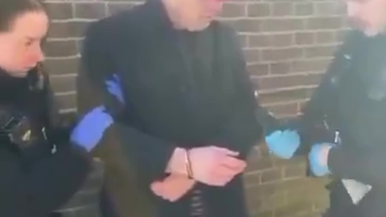 Former Labour MP Ivor Caplin arrested for attempting to meet 15 year old boy