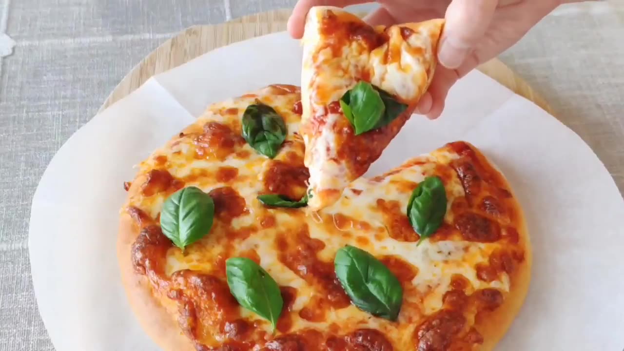 Easy Margherita Pizza at Home