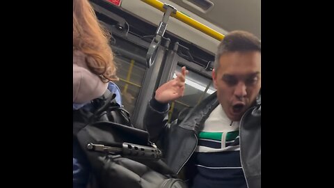 Joven noquea a pasajero agresivo en estado de ebriedad