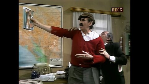 Đekna još nije umrla, a ka’ će ne znamo - E12 – NARODNI NEPRIJATELJ