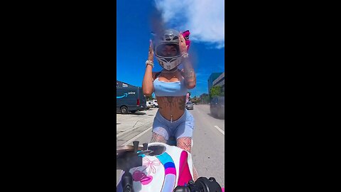 Car behind me riding my ass 🙈