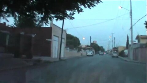 10.- Luna en el atardecer en la colonia Esperanza. (Recorrido en coche)