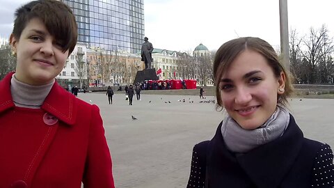 2014-03-12 - ⚠️ Ukraine crisis 2014: Donetsk Streets - Dasha and Nastya - 'Lenin is a legend...'