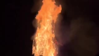 Cheers from families as huge @Keir_Starmer effigy is blown up for bonfire night.