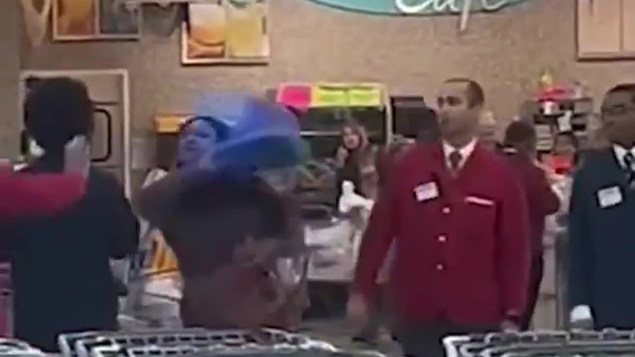 Supermarket employees assaulted by blacks after they were confronted for attempting to shoplift