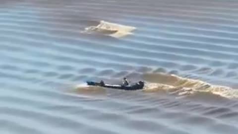 This isn't a desert, it’s the Qiantang River in China