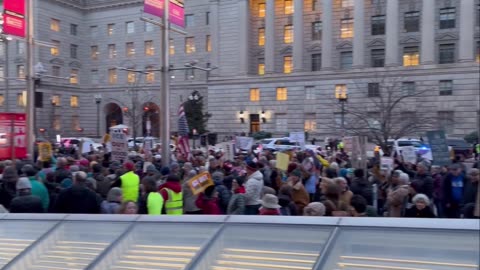 Massive protest in front of the Customs and Border Protection