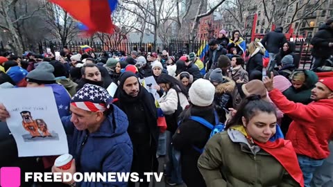 NOW 🚨 Venezuelans gather at SDNY Court to CELEBRATE Maduro Capture