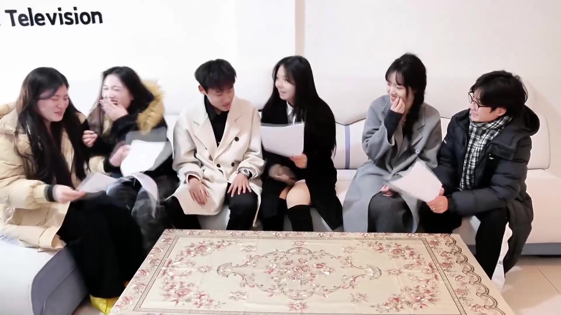 Le Ling: Have a acting meal at the door of an extra in the film and television city