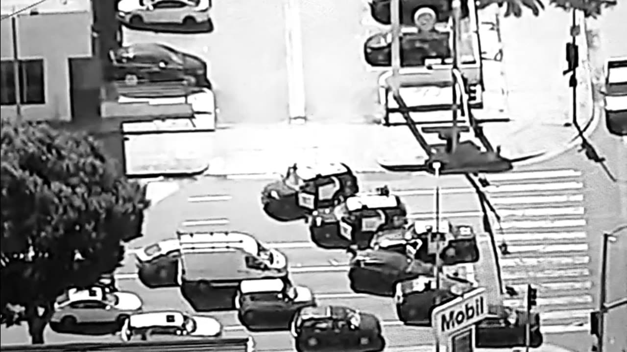 Police pursuit ends in crash (California)