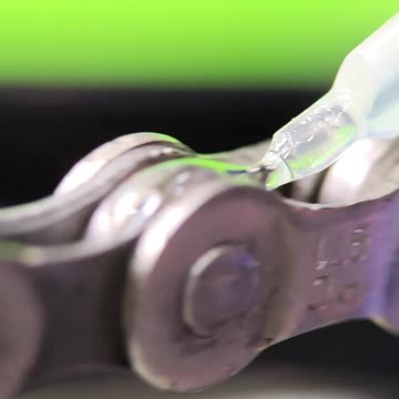 I have lubricated the chain, so the bike is now ready.