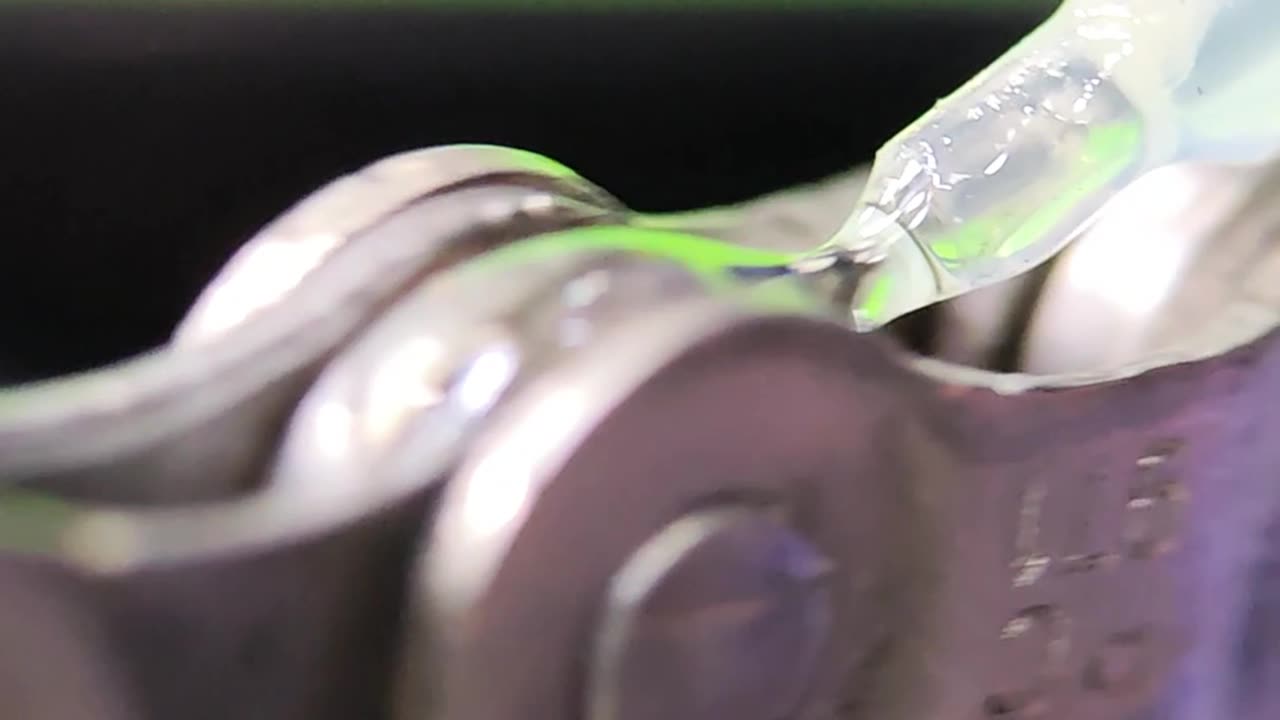 I have lubricated the chain, so the bike is now ready.