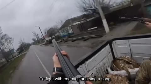 🇷🇺 🏹 🎬 A pursuit ensues between a Ukrainian FPV kamikaze and the fighters