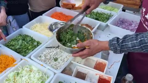 Xuzhou Breakfast Market: Crispy Meat Pancakes, Giant Buns & Delicious Local Food