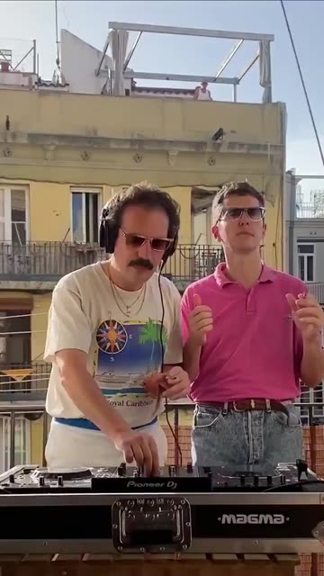 Conspiracy theorists right now 🥂