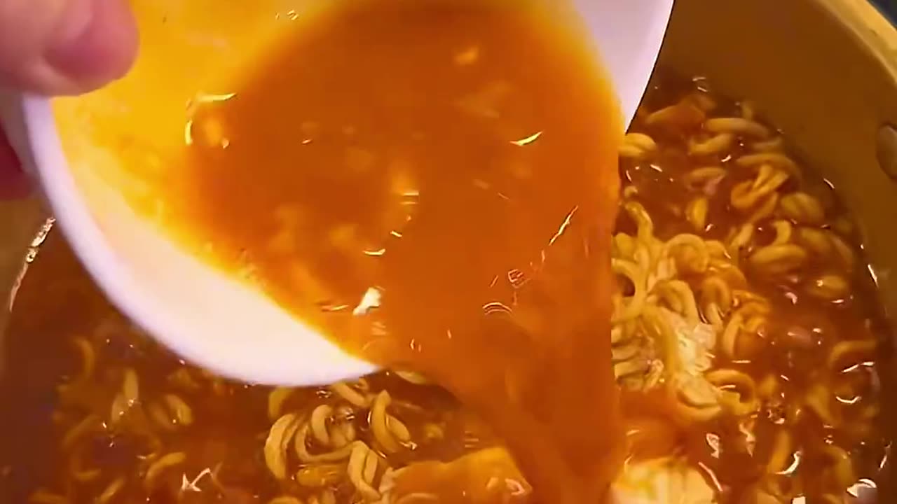 Upgrade Instant Ramen – Genius Food Hacks! Follow & Like for More Tasty Ideas!