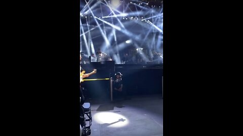 The legendary composer performs a composition from the film "The Dark Knight" as part of the tour.
