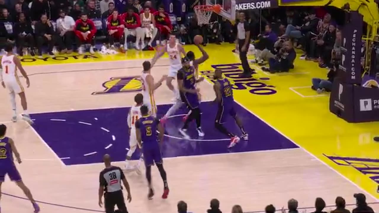 NBA - LeBron becomes the NBA's all-time leader in 30+ point games in the @Lakers W 👑