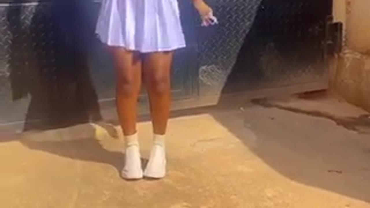 Pretty Girl Goes so Hard on Twerk