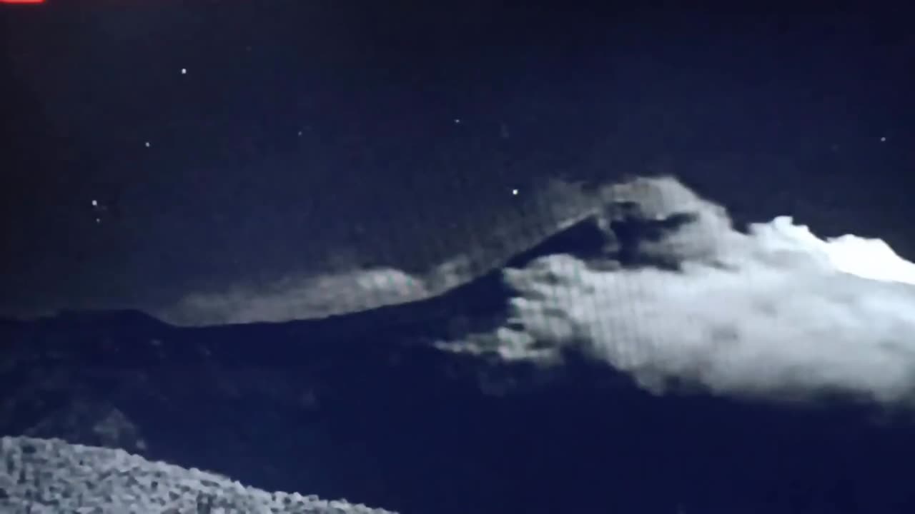 Un OVNI filmé par la caméra d'un passager d'avion