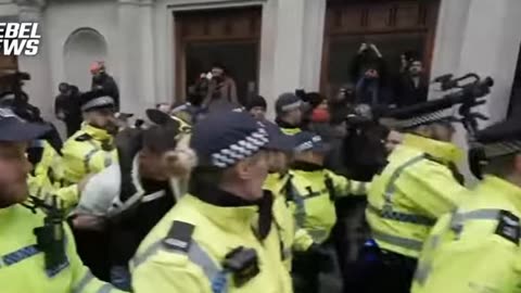 BREAKING: Will Tommy Robinson go back to jail tomorrow? I’ll be there at court. he refused to give victims of police and Muslim rape gangs