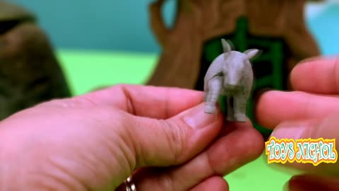 White Tigers Search for Venison in the Hot Grasslands