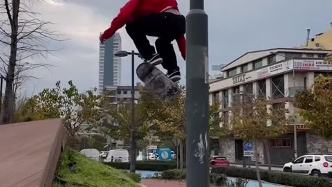 🔥😍 The Ultimate Floater! Watch That Air Time | SkateNation