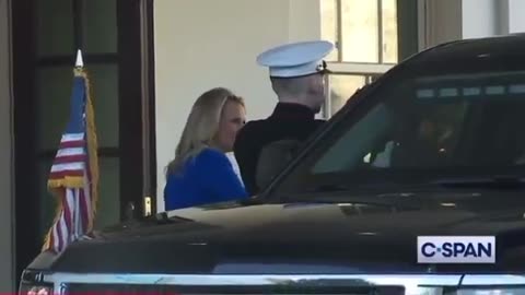 French President Macron arrives at the 🇺🇸White House to meet with Trump.