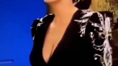 LYNDA CARTER Sings "Could this be magic"