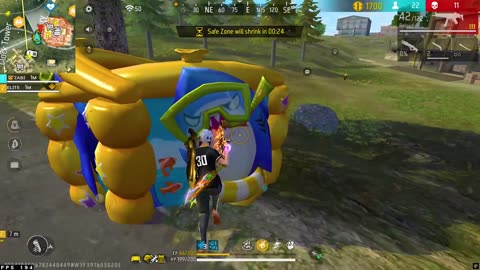 Free Fire - Solo Vs Squad Gameplay