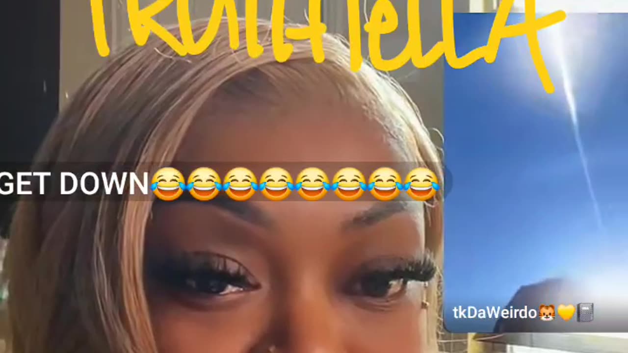 BARB_YUMMI GOES IN ON EMPRESS PARIS LIYAH THE DOLL & CHARLI JOIN IN THE READ