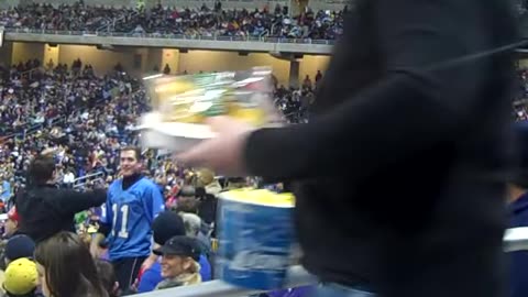 LIONS FANS START TITLEWAVE AT VIKINGS VS GIANTS