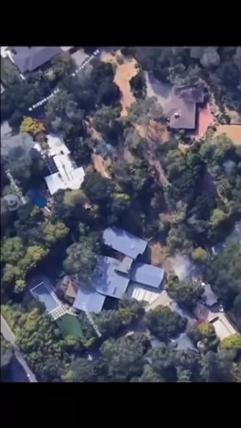 Gavin Newscum's mansion. Is that a blue roof?