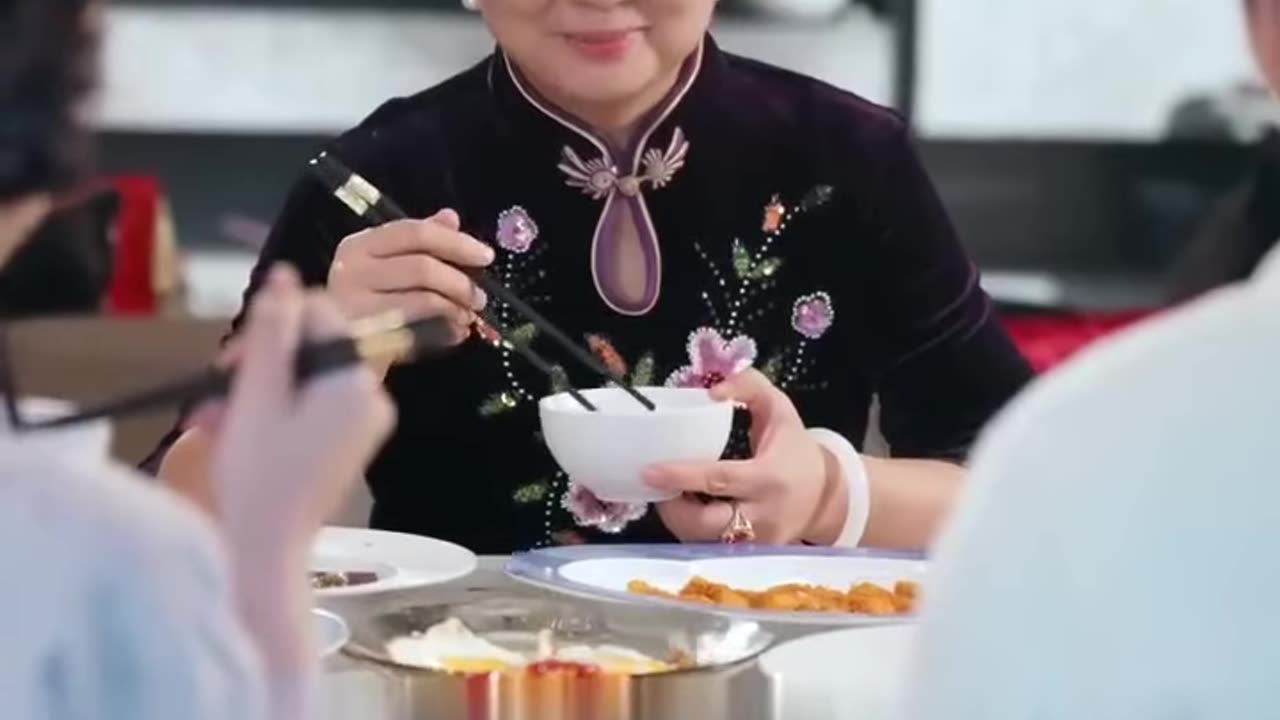 Tổng tài ngạc nhiên phát hiện điều này từ vợ
