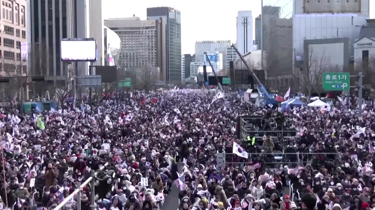 Rival protesters rally in Seoul after Yoon detention rejected