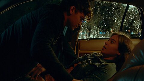 Hailee Steinfeld Kissing Scene in The Edge of Seventeen