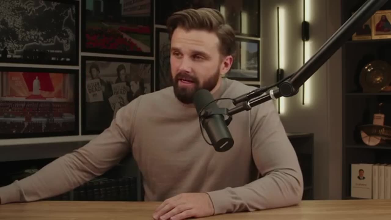 ZIONISTS LAUNCH WAR ON TUCKER CARLSON