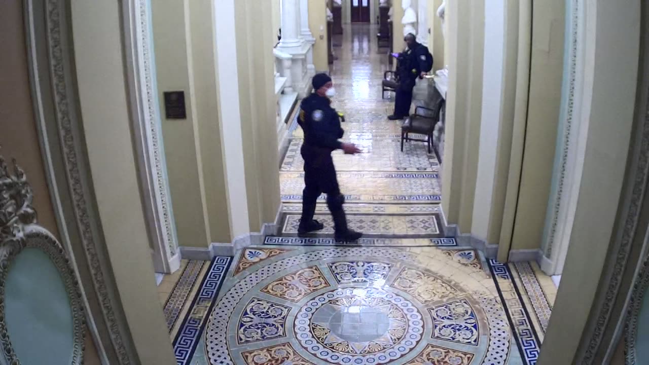 0205USCS02WestStairsnearS221_2021-01-06_17h40min01s937ms.mp4