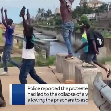 6,000 inmates escape from high security prison in Mozambique.