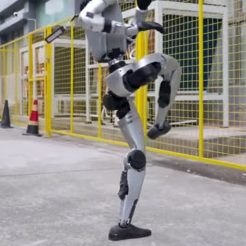 KUNG FU Robot! The Unitree G1 is back, and this time it's not messing around!