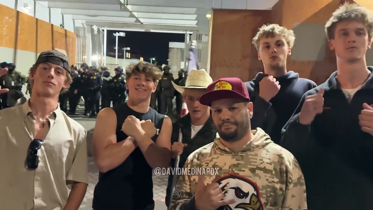 Portland (Oct. 3) — Oregon boys show up to support ICE for the first time following