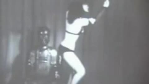 Stripper – Dancer Kalantan | Vintage Burlesque Performance