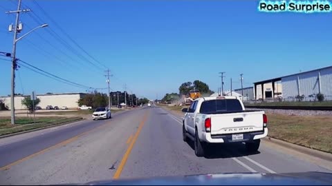 Roundabout Chaos! 🔄