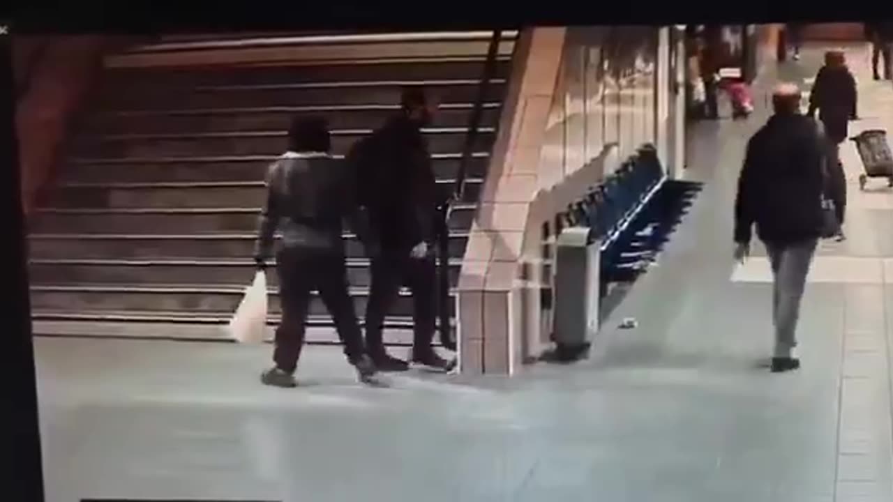 Quando incontri i miscredenti, colpiscili al collo... (Corano 47:4).